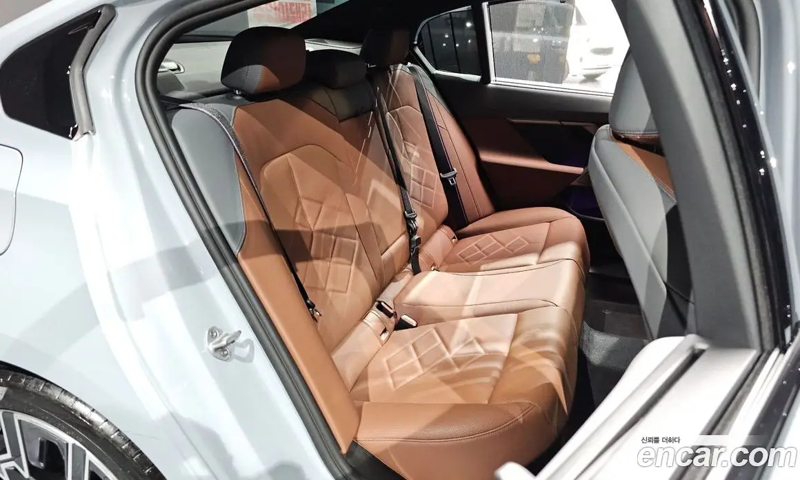 BMW 5 серия 2025 2.0 автомат (гидро), фото 11