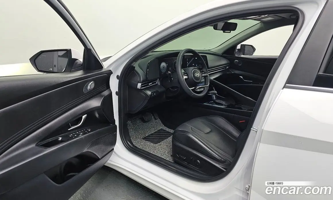 Hyundai Avante 2024 1.6 автомат (гидро), фото 13