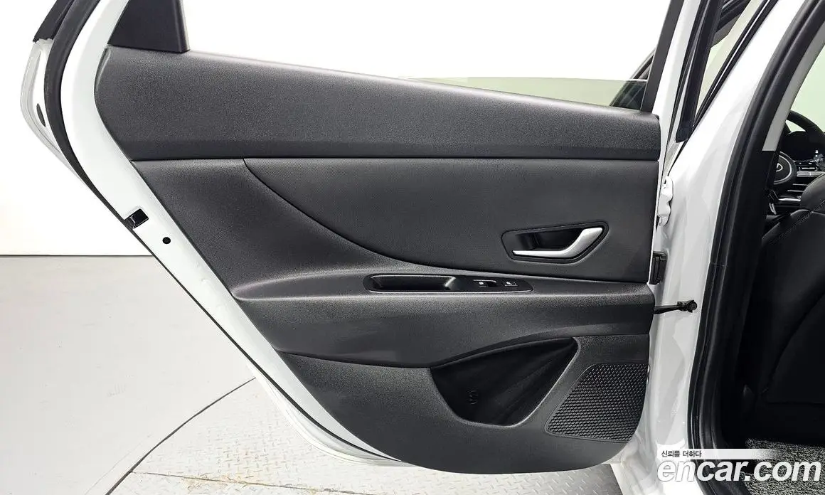 Hyundai Avante 2024 1.6 автомат (гидро), фото 15