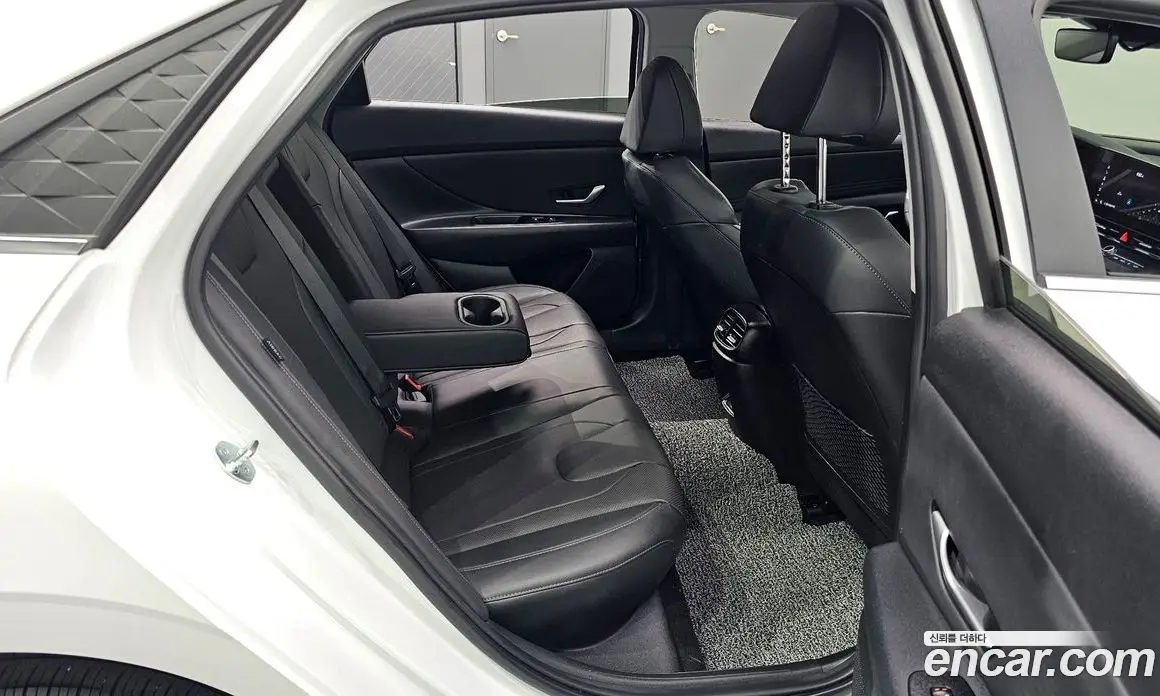 Hyundai Avante 2024 1.6 автомат (гидро), фото 17