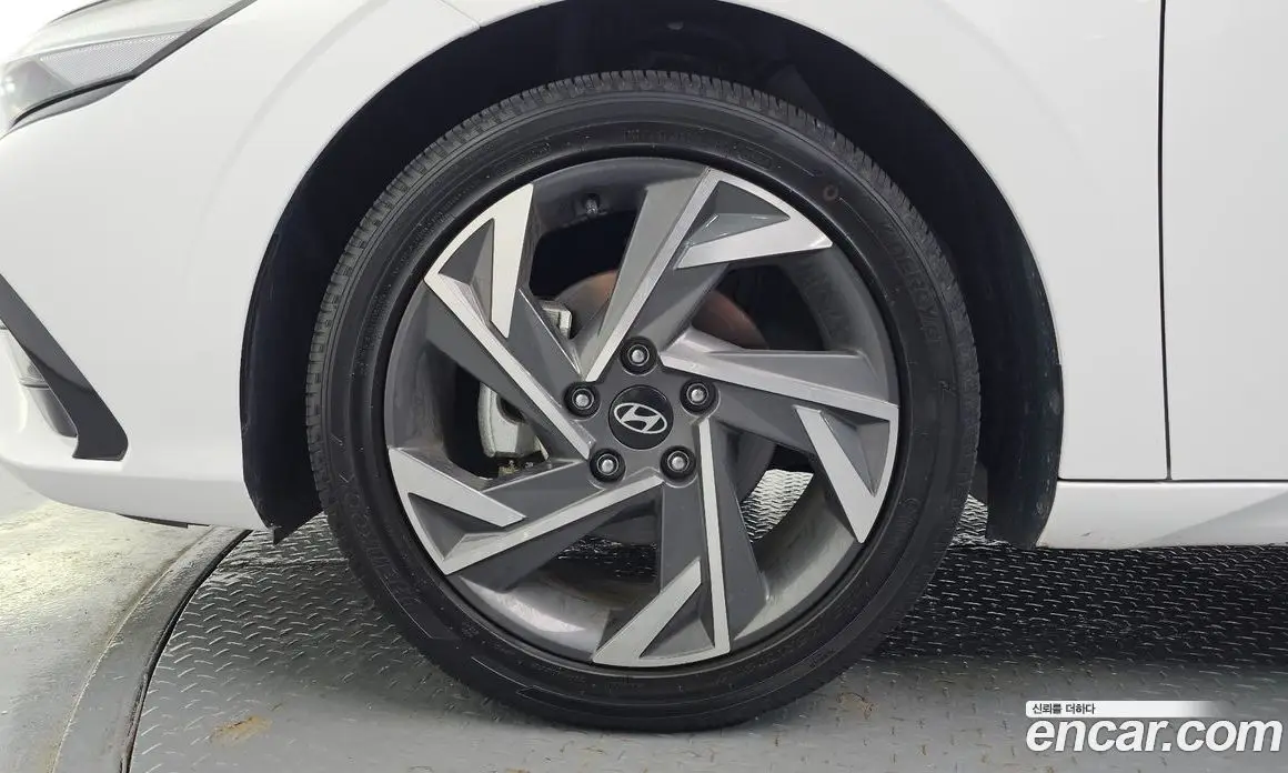 Hyundai Avante 2024 1.6 автомат (гидро), фото 5