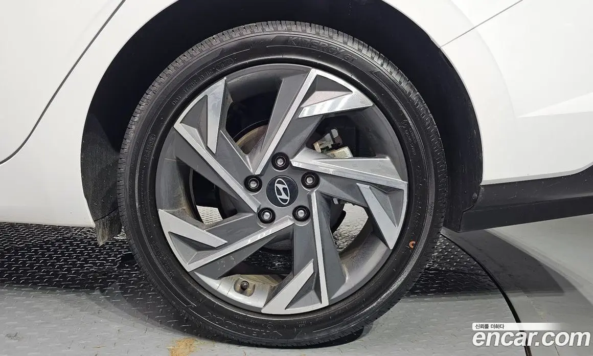Hyundai Avante 2024 1.6 автомат (гидро), фото 7