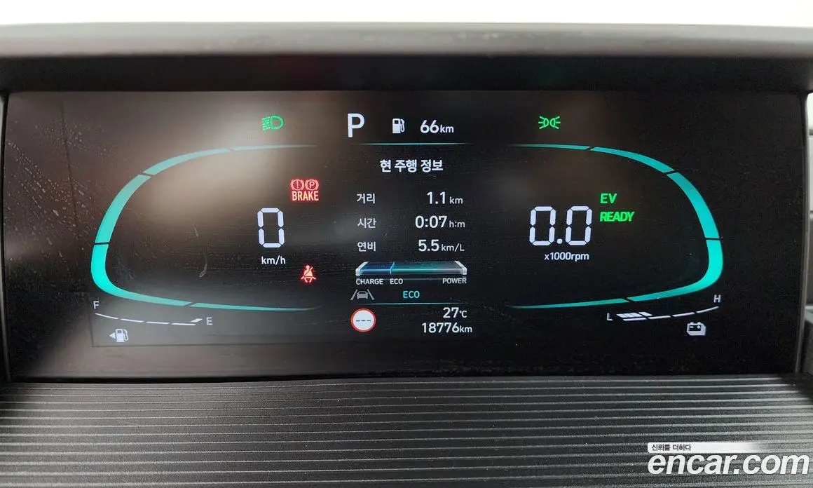 Hyundai Staria 2025 1.6 автомат (гидро), фото 11