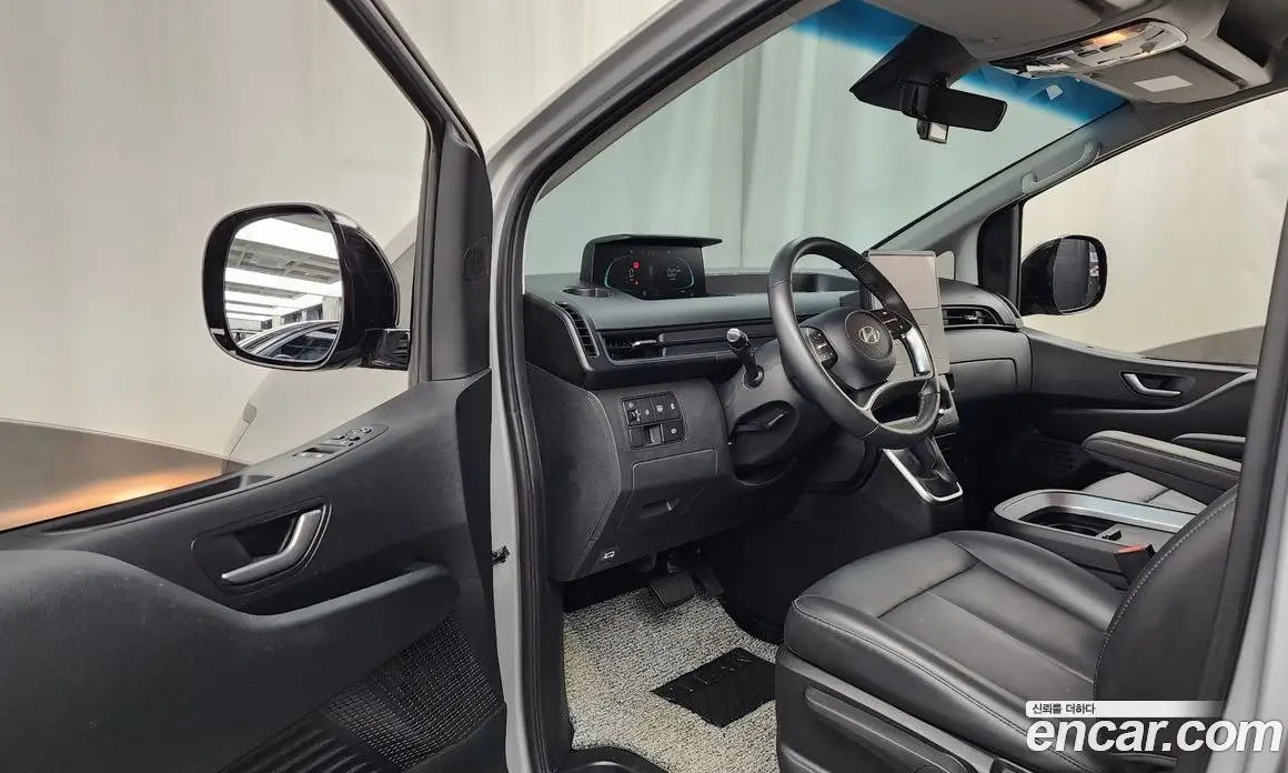 Hyundai Staria 2025 1.6 автомат (гидро), фото 13