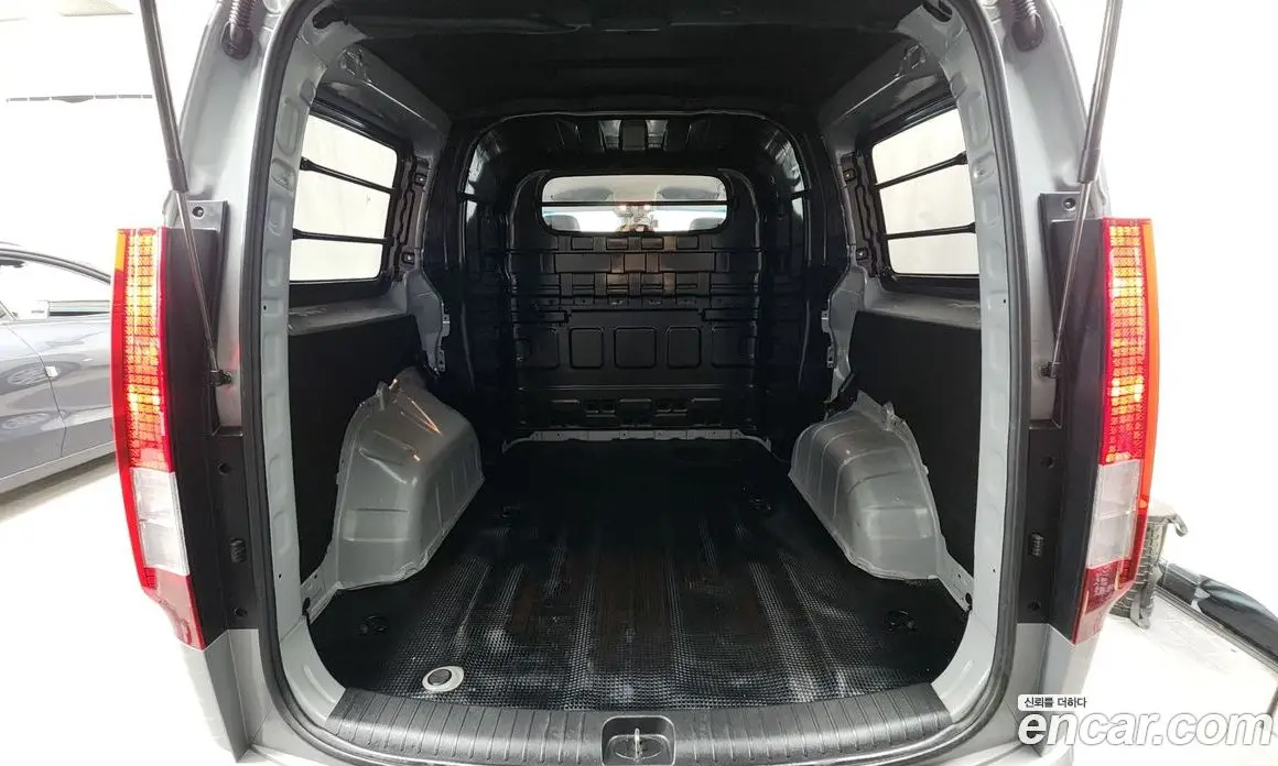 Hyundai Staria 2025 1.6 автомат (гидро), фото 26