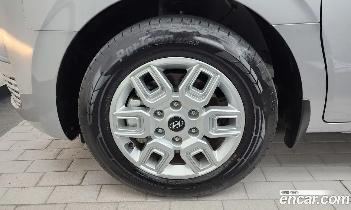Hyundai Staria 2025 1.6 автомат (гидро), фото 5