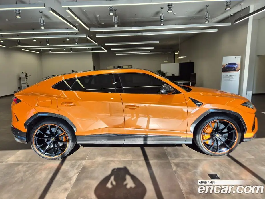 Lamborghini Urus 2022 4.0 автомат (гидро), фото 8 Lamborghini Urus 2022 4.0 автомат (гидро), фото 8