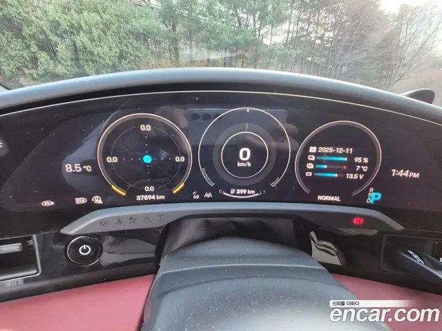Porsche Taycan 2021 0.1 автомат (гидро), миниатюра 8