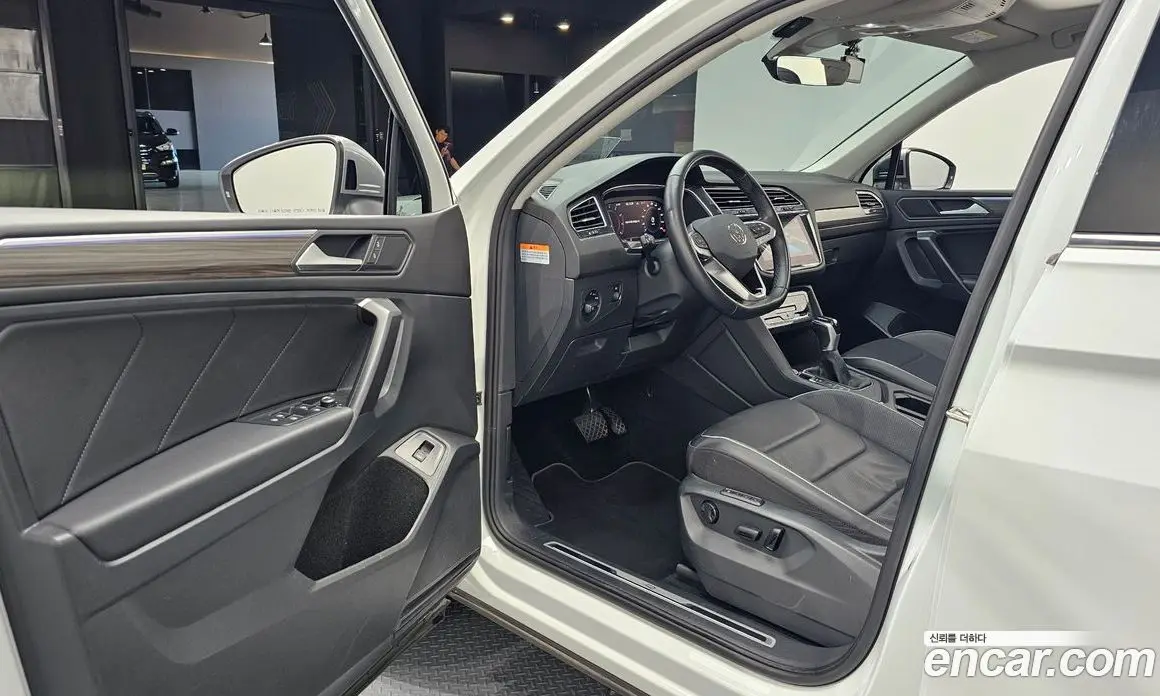 Volkswagen Tiguan 2022 2.0 автомат (гидро), фото 10