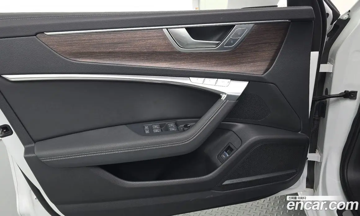 Audi A6 2023 3.0 автомат (гидро), фото 14