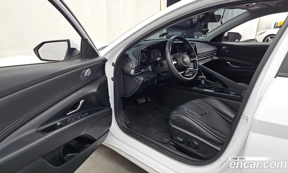 Hyundai Avante 2023 1.6 автомат (гидро), фото 13