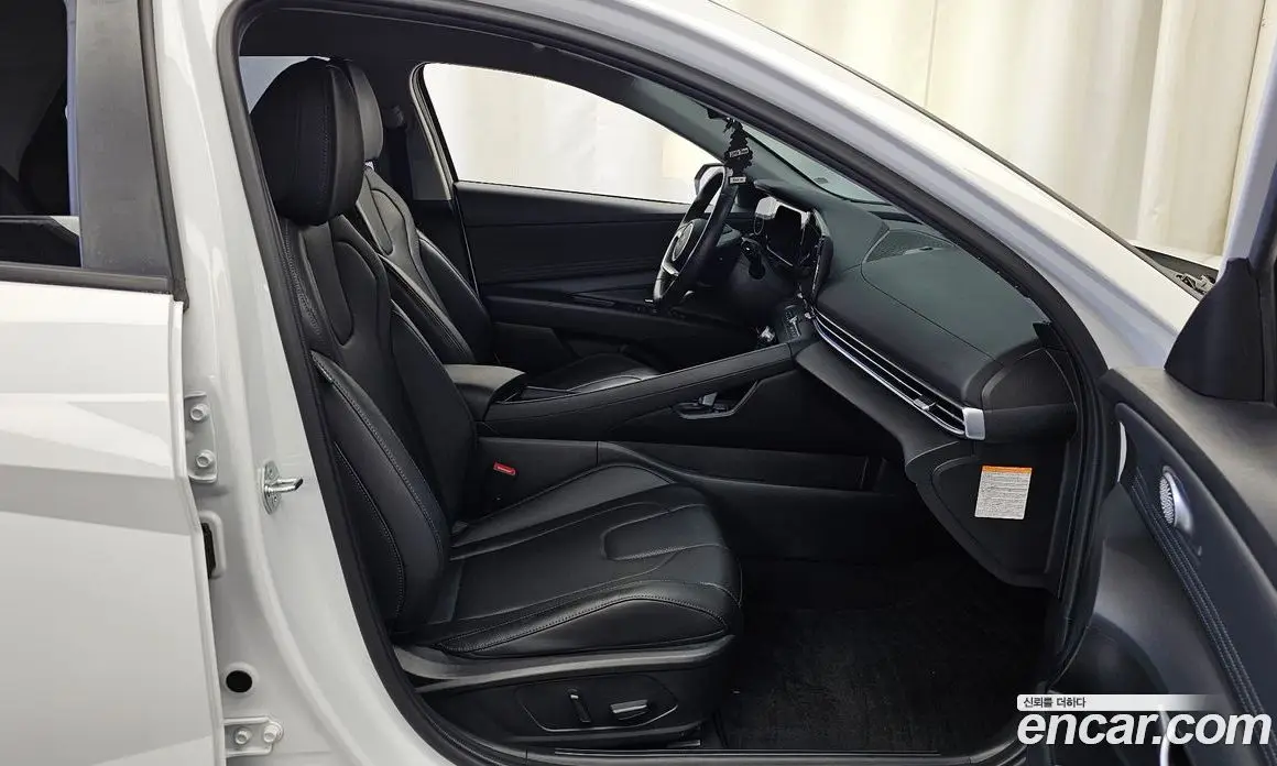 Hyundai Avante 2023 1.6 автомат (гидро), фото 17
