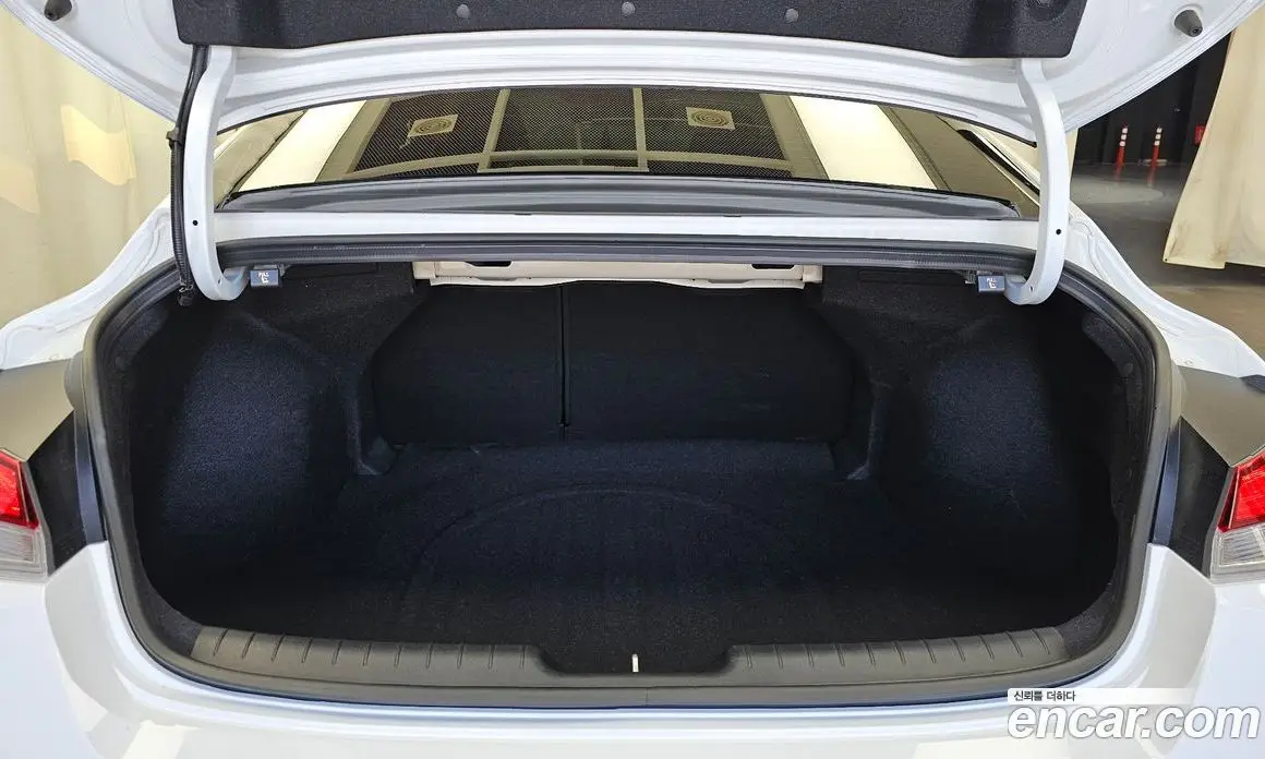 Hyundai Avante 2023 1.6 автомат (гидро), фото 26