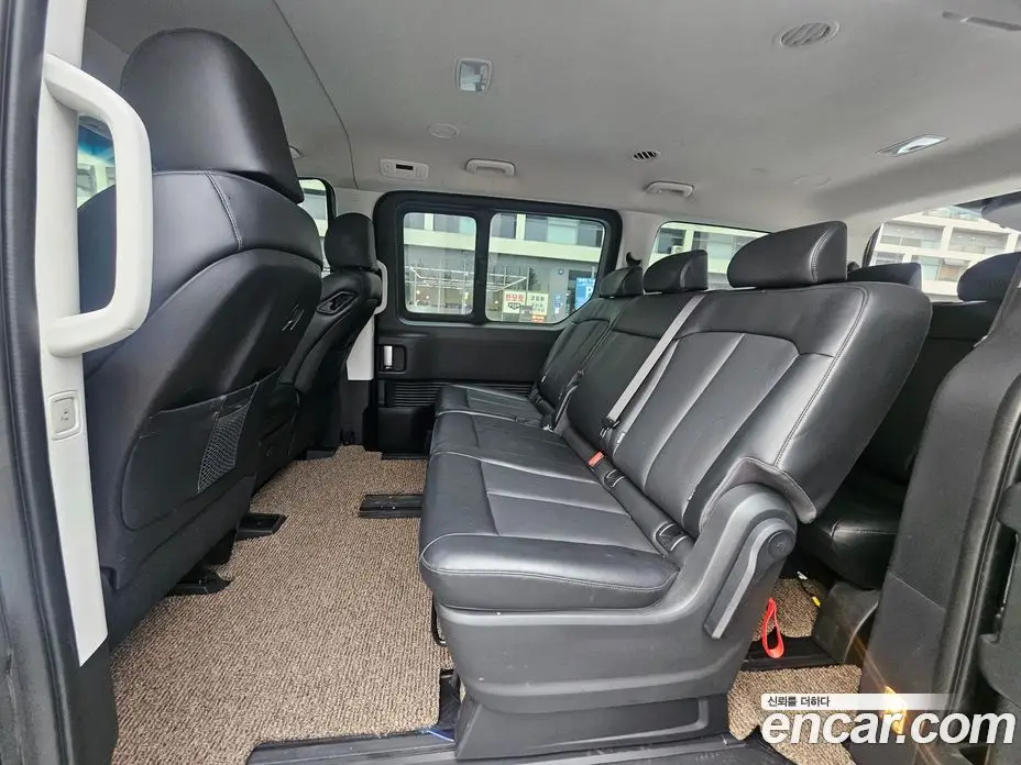 Hyundai Staria 2023 2.2 автомат (гидро), фото 15