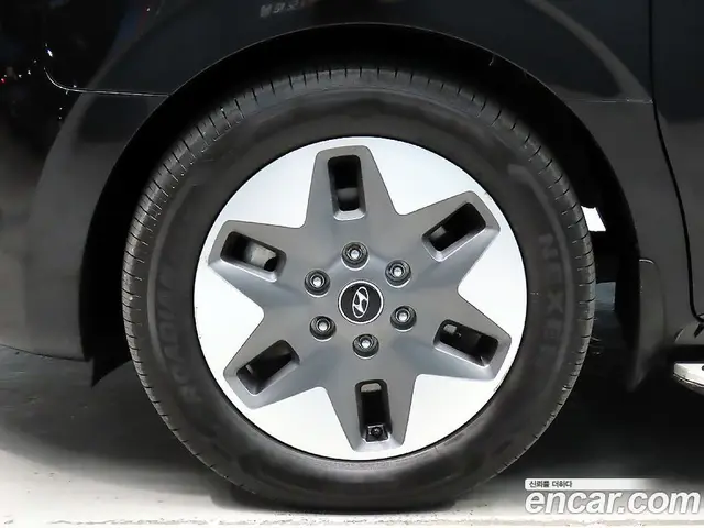 Hyundai Staria 2023 2.2 автомат (гидро), миниатюра 5
