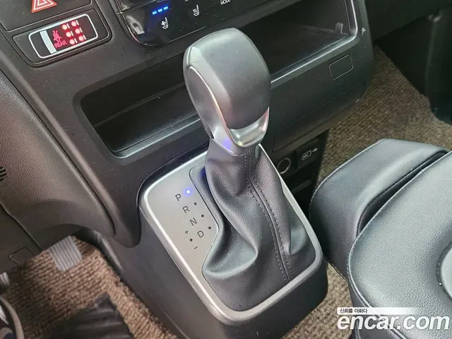 Hyundai Staria 2023 2.2 автомат (гидро), миниатюра 9