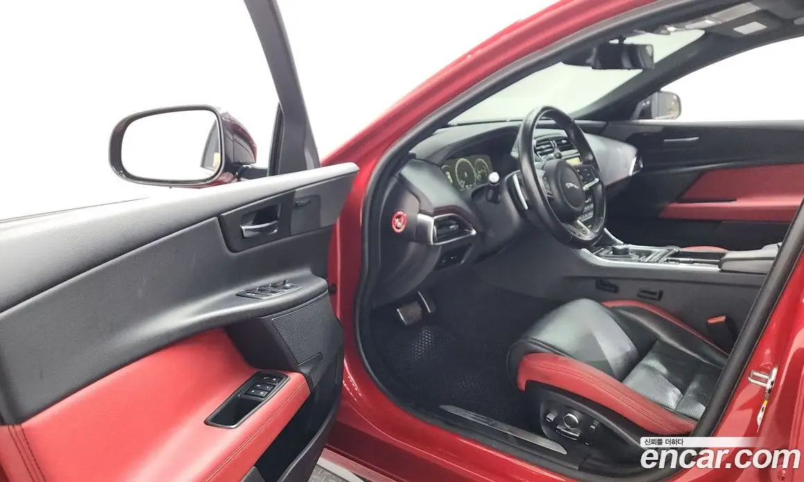 Jaguar XE 2019 3.0 автомат (гидро), фото 13 Jaguar XE 2019 3.0 автомат (гидро), фото 13