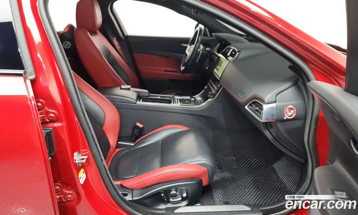 Jaguar XE 2019 3.0 автомат (гидро), фото 16 Jaguar XE 2019 3.0 автомат (гидро), фото 16