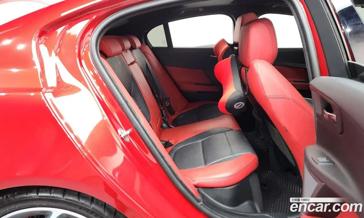 Jaguar XE 2019 3.0 автомат (гидро), фото 17 Jaguar XE 2019 3.0 автомат (гидро), фото 17
