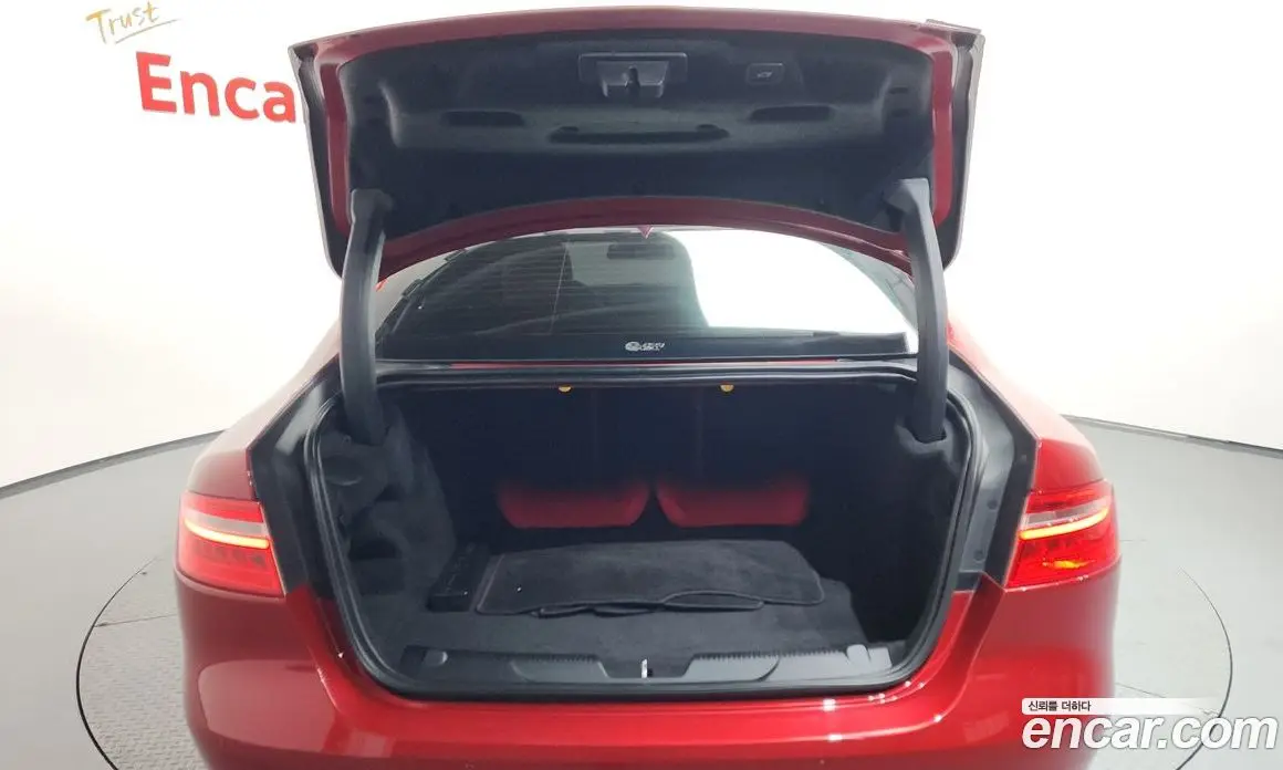 Jaguar XE 2019 3.0 автомат (гидро), фото 26 Jaguar XE 2019 3.0 автомат (гидро), фото 26