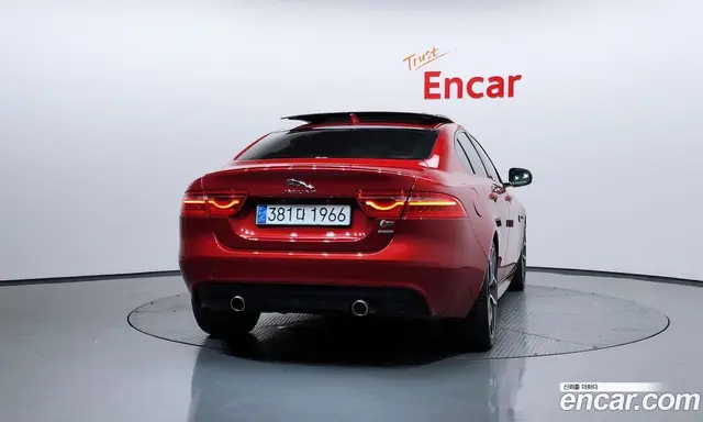 Jaguar XE 2019 3.0 автомат (гидро), миниатюра 4 Jaguar XE 2019 3.0 автомат (гидро), миниатюра 4