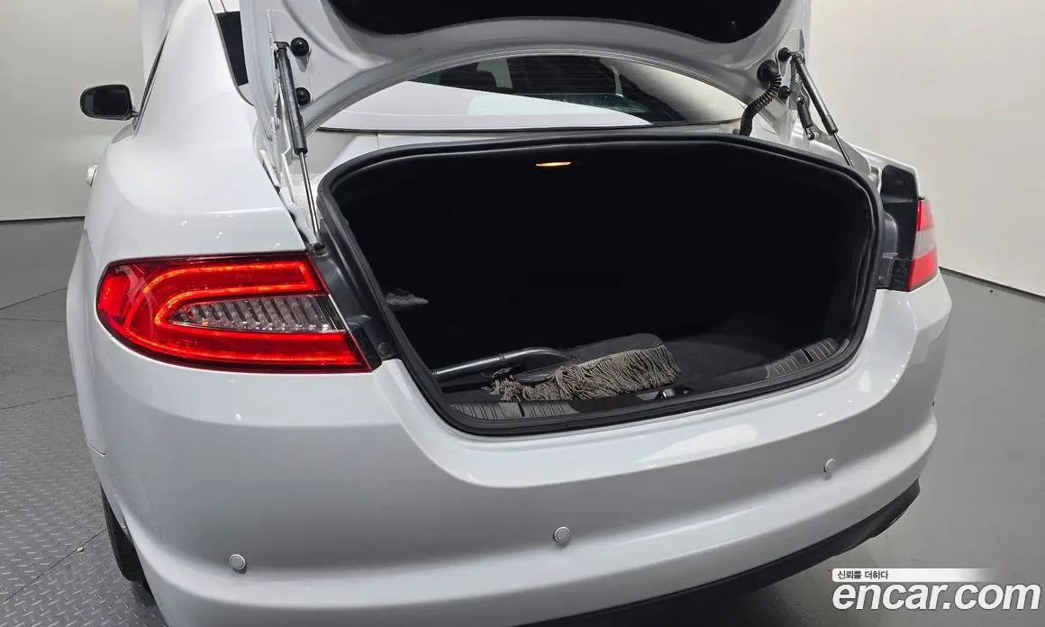 Jaguar XF 2011 2.2 автомат (гидро), фото 18 Jaguar XF 2011 2.2 автомат (гидро), фото 18