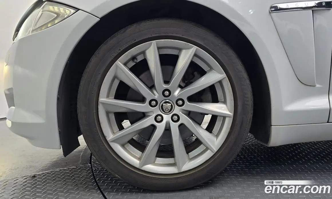 Jaguar XF 2011 2.2 автомат (гидро), фото 5 Jaguar XF 2011 2.2 автомат (гидро), фото 5