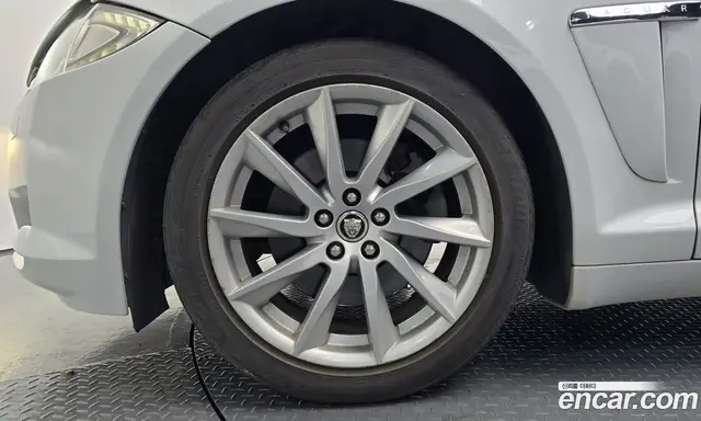 Jaguar XF 2011 2.2 автомат (гидро), миниатюра 5 Jaguar XF 2011 2.2 автомат (гидро), миниатюра 5