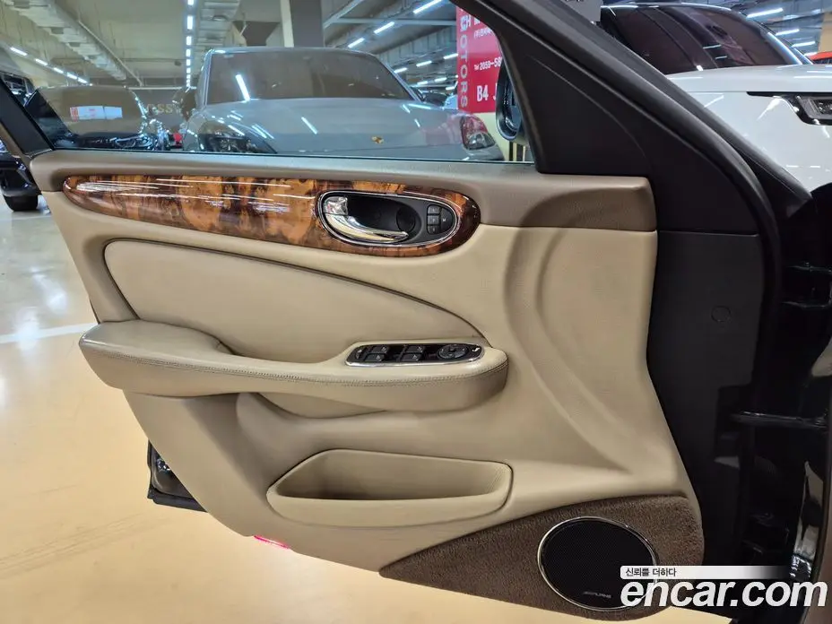 Jaguar XJ 2007 2.7 автомат (гидро), фото 16 Jaguar XJ 2007 2.7 автомат (гидро), фото 16