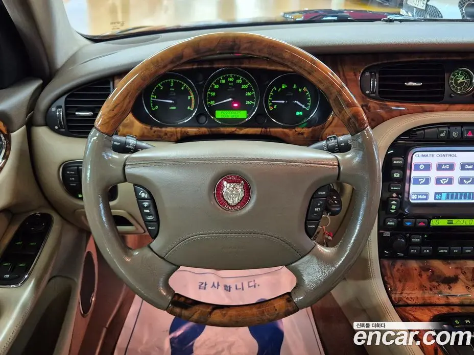 Jaguar XJ 2007 2.7 автомат (гидро), фото 9 Jaguar XJ 2007 2.7 автомат (гидро), фото 9