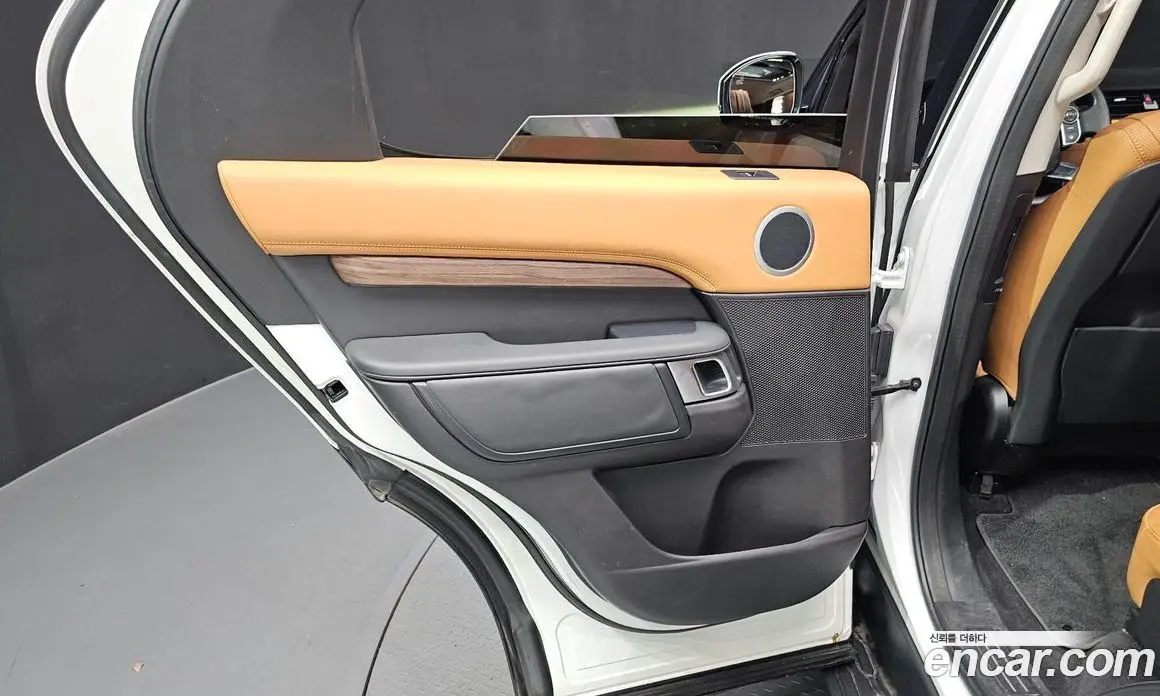 Land Rover Discovery 2018 3.0 автомат (гидро), фото 15
