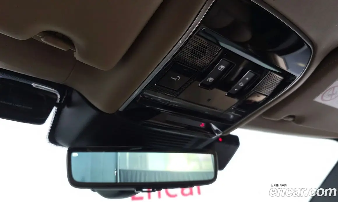 Land Rover Range Rover 2023 4.4 автомат (гидро), фото 35