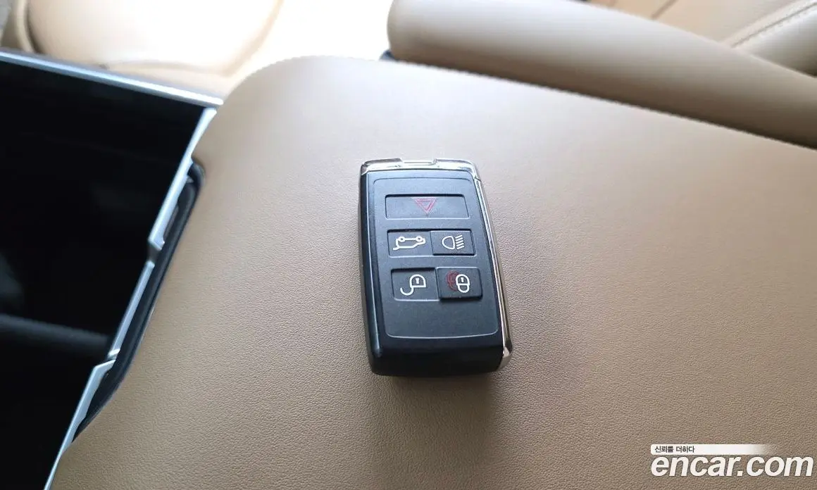 Land Rover Range Rover 2023 4.4 автомат (гидро), фото 37
