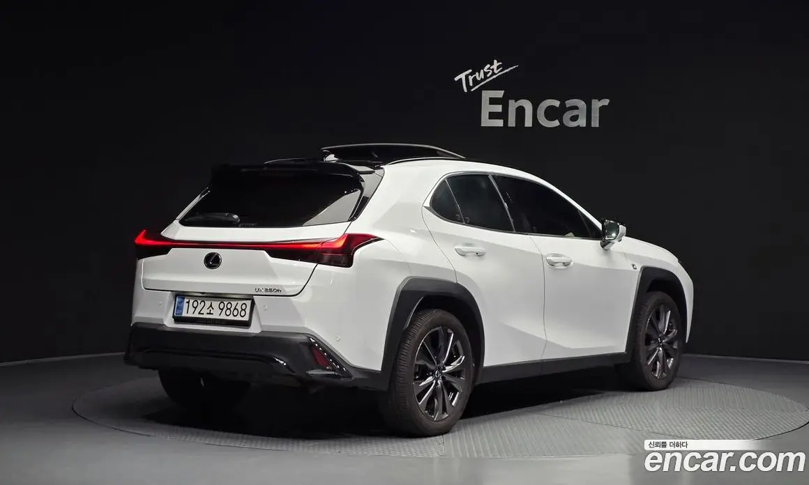 Lexus UX 2023 2.0 автомат (гидро), фото 2 Lexus UX 2023 2.0 автомат (гидро), фото 2