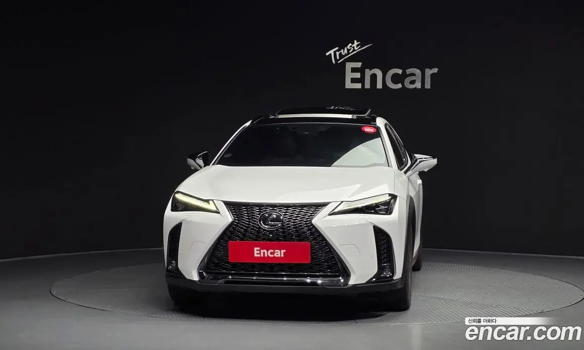 Lexus UX 2023 2.0 автомат (гидро), фото 3 Lexus UX 2023 2.0 автомат (гидро), фото 3
