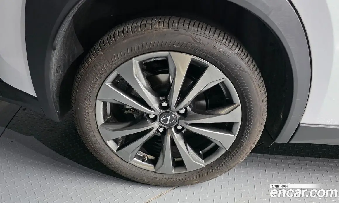 Lexus UX 2023 2.0 автомат (гидро), фото 5 Lexus UX 2023 2.0 автомат (гидро), фото 5