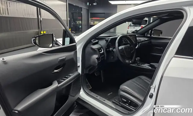 Lexus UX 2023 2.0 автомат (гидро), миниатюра 10 Lexus UX 2023 2.0 автомат (гидро), миниатюра 10
