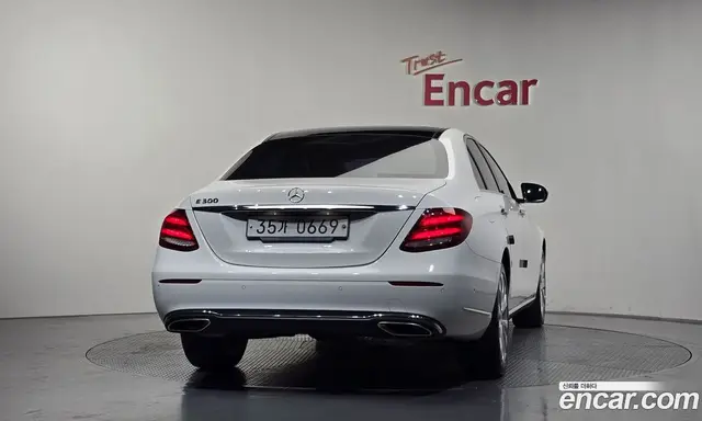 Mercedes-Benz E-Class 2016 2.0 автомат (гидро), миниатюра 3
