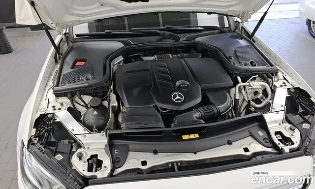 Mercedes-Benz E-Class 2016 1.9 гидро, миниатюра 6