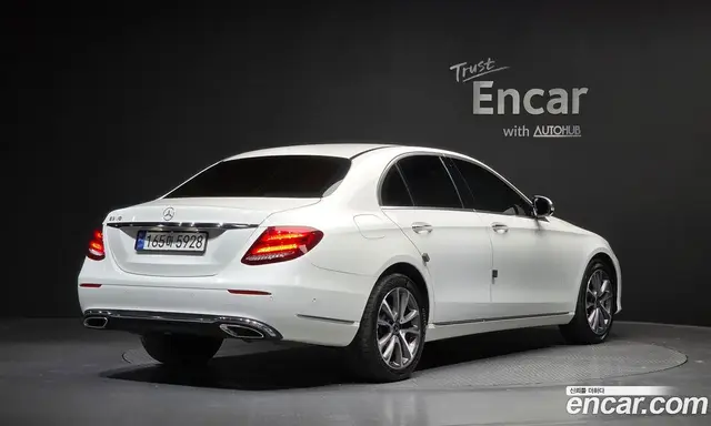Mercedes-Benz E-Class 2017 2.0 автомат (гидро), миниатюра 2