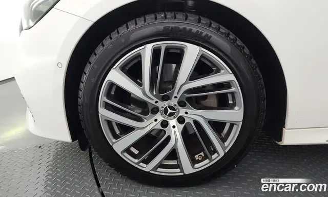 Mercedes-Benz E-Class 2024 2.0 автомат (гидро), миниатюра 5