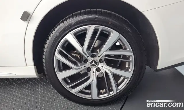 Mercedes-Benz E-Class 2024 2.0 автомат (гидро), миниатюра 7
