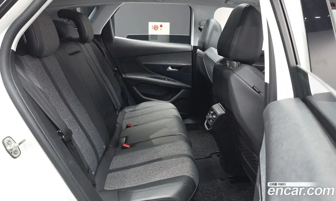 Peugeot 3008 2017 1.6 автомат (гидро), фото 12