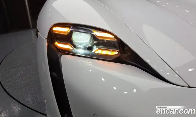Porsche Taycan 2021 0.1 автомат (гидро), миниатюра 8