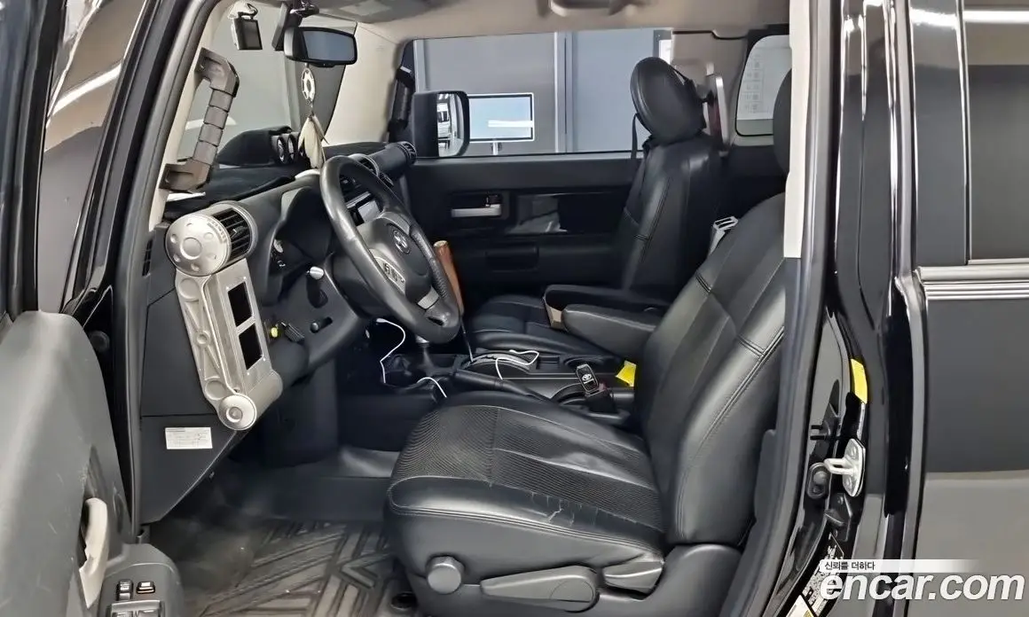 Toyota FJ Cruiser 2010 4.0 автомат (гидро), фото 10 Toyota FJ Cruiser 2010 4.0 автомат (гидро), фото 10