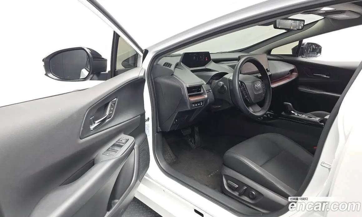 Toyota Prius 2024 2.0 автомат (гидро), фото 10 Toyota Prius 2024 2.0 автомат (гидро), фото 10