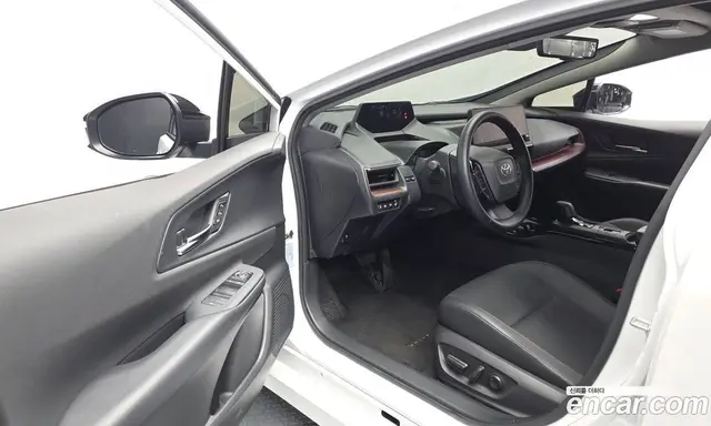 Toyota Prius 2024 2.0 автомат (гидро), миниатюра 10 Toyota Prius 2024 2.0 автомат (гидро), миниатюра 10