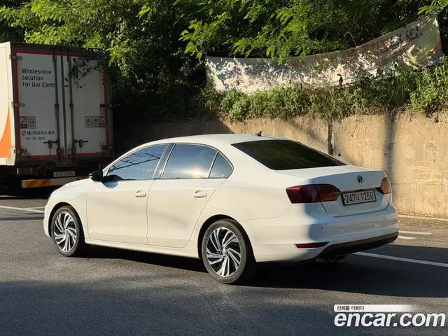 Volkswagen Jetta 2013 2.0 автомат (гидро), миниатюра 2