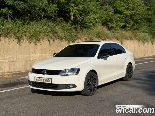 Volkswagen Jetta 2013 2.0 автомат (гидро), миниатюра 3