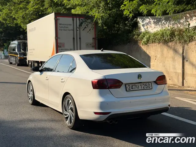 Volkswagen Jetta 2013 2.0 автомат (гидро), миниатюра 4